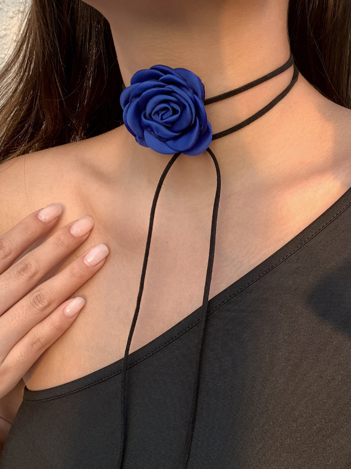 Rosette Bud Choker Necklace