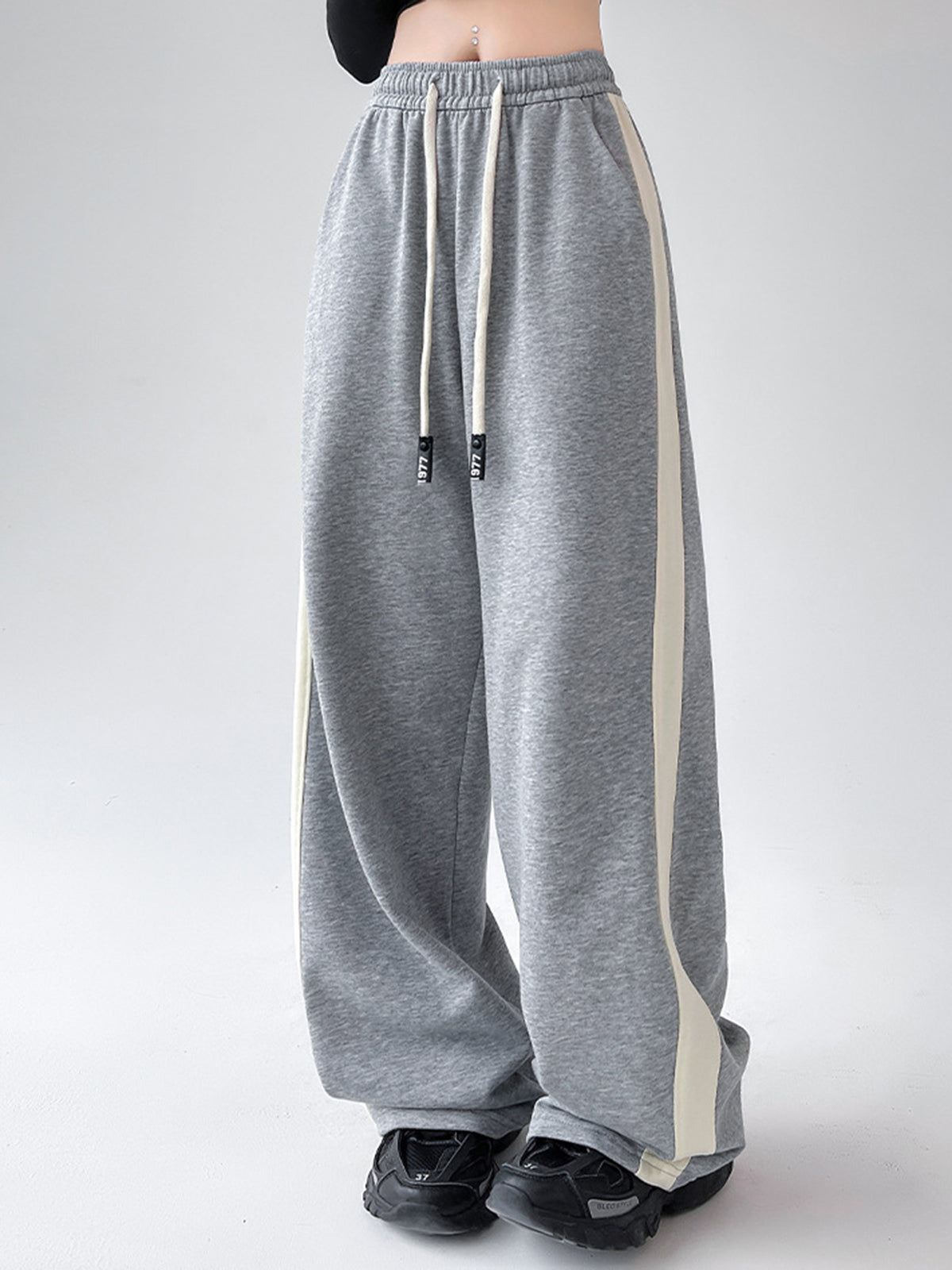 Drawstring Contrast Trim Wide Leg Sweatpants