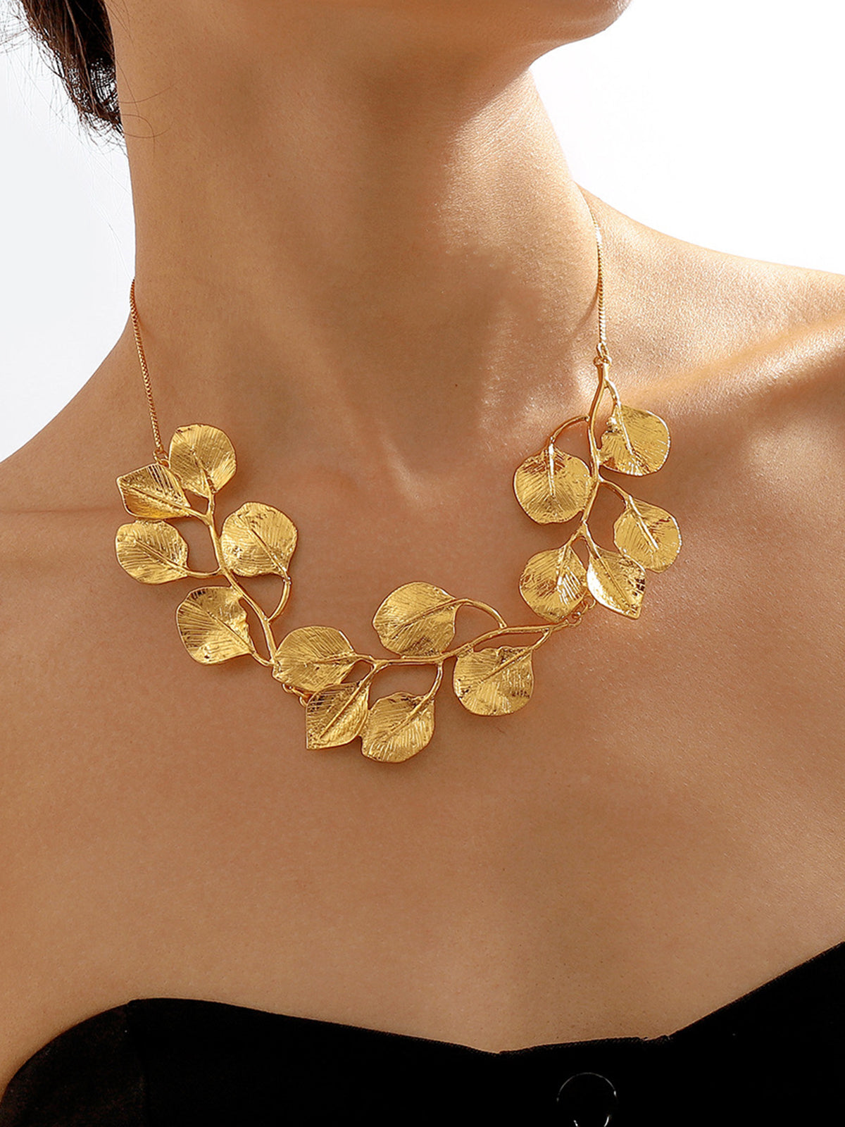 Vintage Alloy Leaf Design Necklace