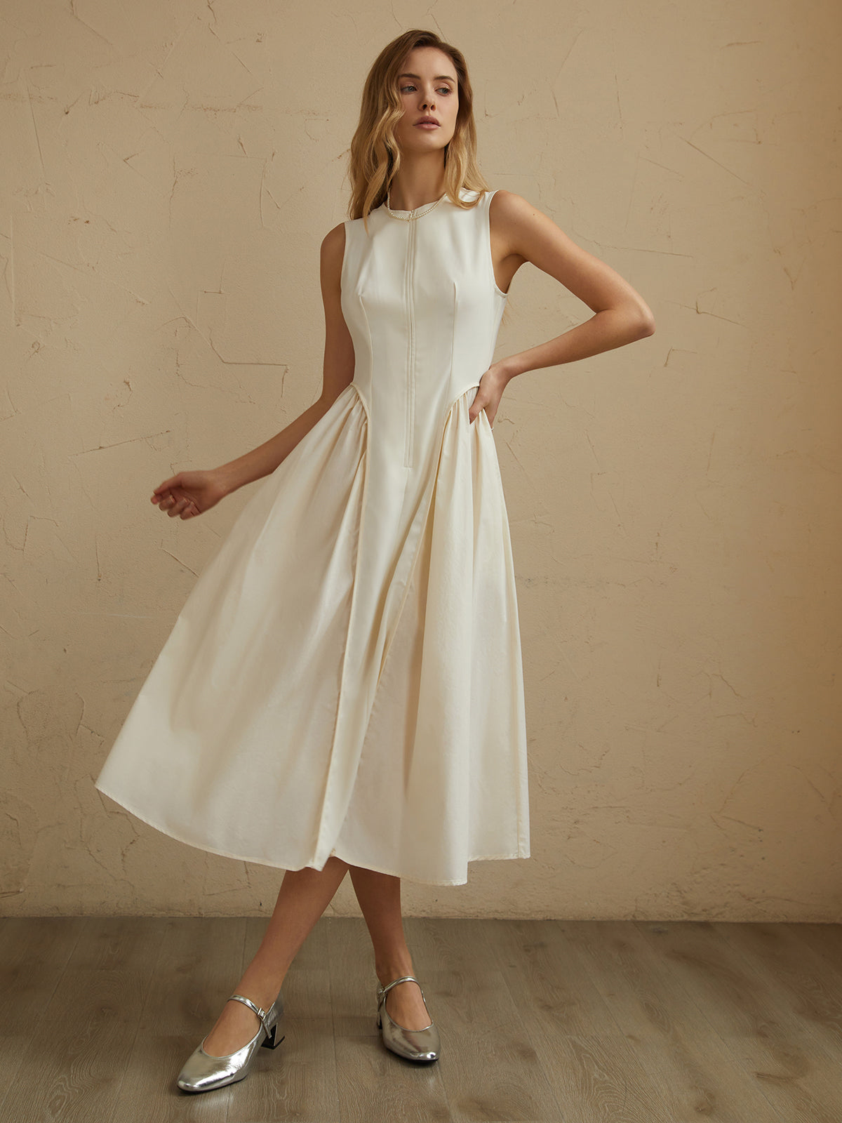 Sleeveless Pockets Pleated Midi Dress