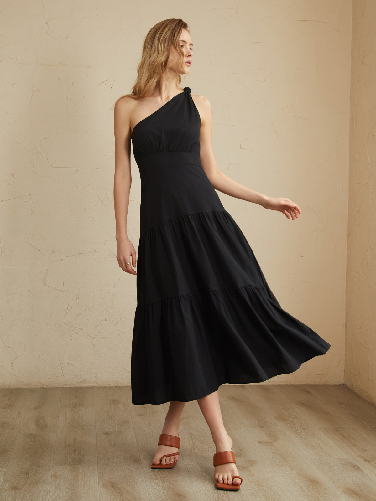 Asymmetric Shoulder Knotted Midi Dress