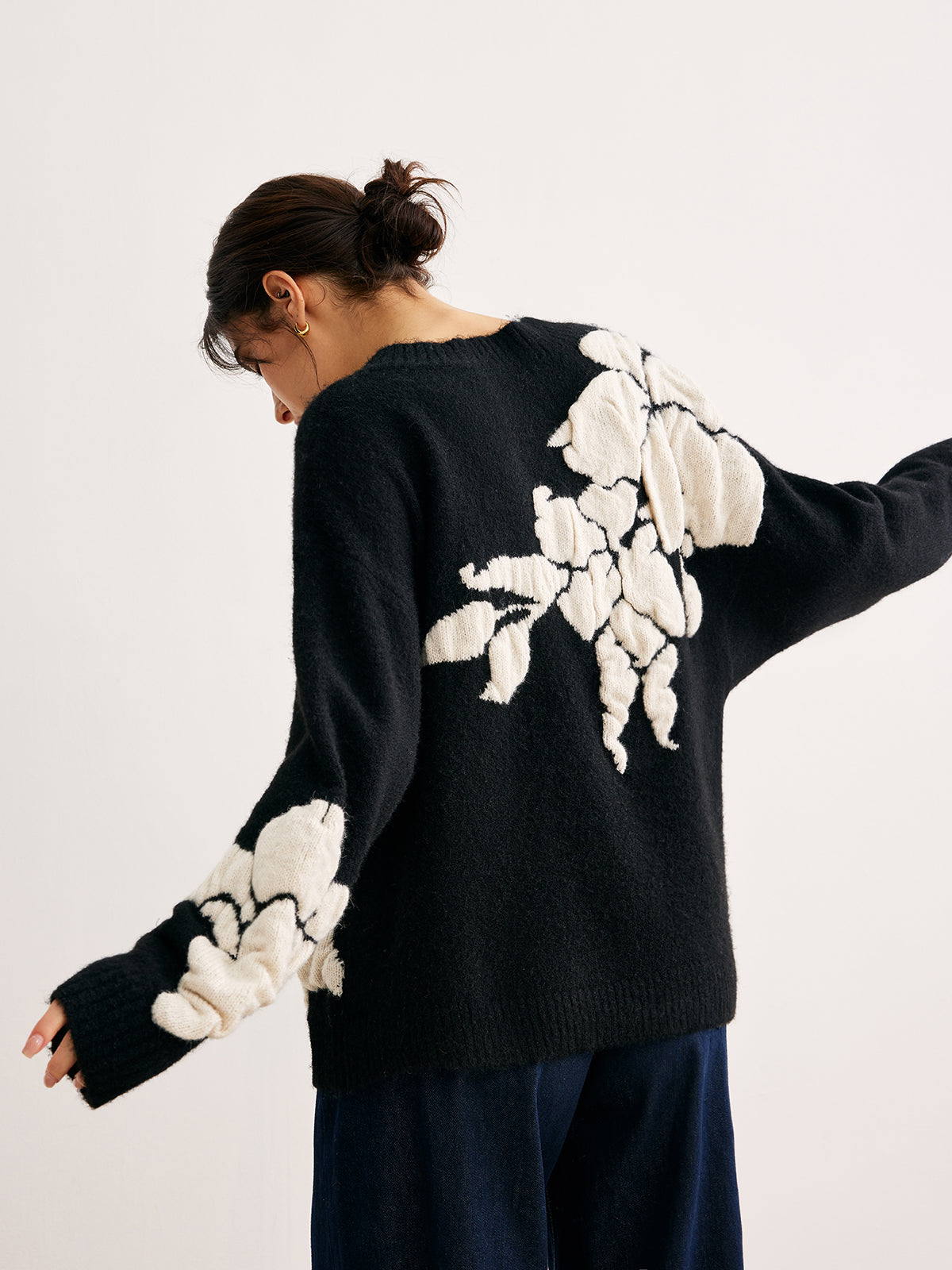 V-Neck Knit-Floral Shift Sweater