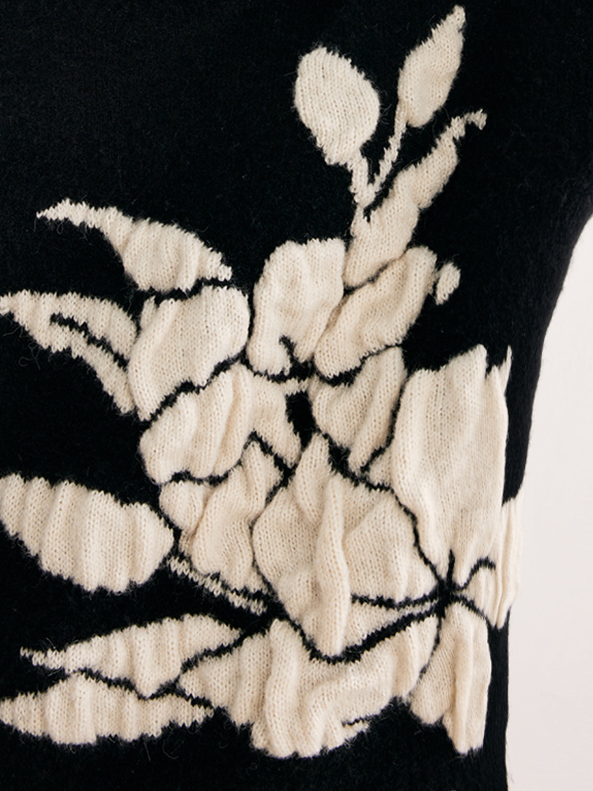 V-Neck Knit-Floral Shift Sweater